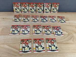 lot 33 image: 20 Ed Belfour 1990 Pro Set NHL Hockey Rookie Cards T