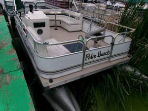 lot 1 image: 2003 Palm Beach 18 Pontoon W20HP Suzuki Outboard Motor