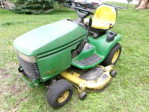 lot 5 image: John Deere LX277 All Wheel Steer Garden Tractor WMower & Snowblower