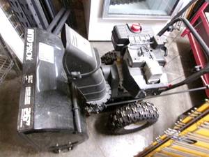 lot 11 image: MTD PRO 26 8.5HP 2 Stage Snowblower WElec Start