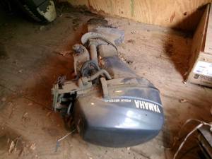 lot 25 image: 8HP Yamaha 4 Stroke OutBoard Motor WPWR Lift (Unknown Condition)