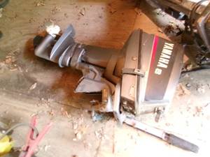 lot 27 image: 8HP Yamaha Tiller Handle Outboard Motor (Unknown Condition)