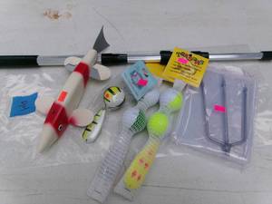 lot 44 image: Retractable Spear & Spearing Decoys (NOS)