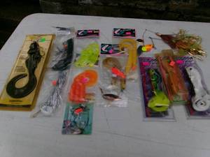 lot 63 image: 13 Muskie Fishing Lures (NOS)