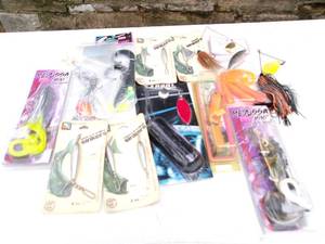 lot 65 image: 13 Muskie Fishing Lures (NOS)