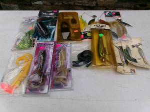 lot 66 image: 13 Muskie Fishing Lures (NOS)