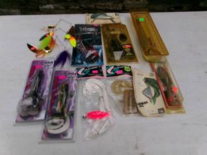 lot 67 image: 13 Muskie Fishing Lures (NOS)