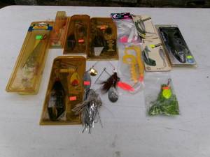 lot 69 image: 13 Muskie Fishing Lures (NOS)