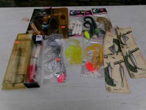 lot 70 image: 14 Muskie Fishing Lures (NOS)