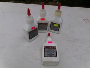 lot 99 image: 4 Jiffy 4 Cycle Synthetic 0w-40 Motor Oil (NOS)
