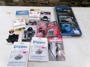 lot 117 image: Misc Ice House Accessories (NOS)