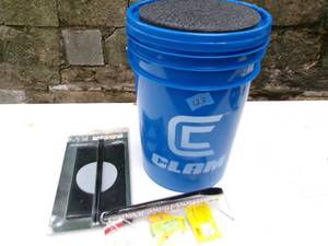 lot 123 image: Clam 6 Gallon Bucket WSeat (NOS)