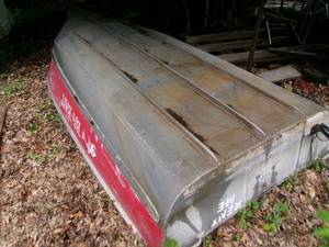 lot 132 image: 1990 14 Lund Aluminum Boat