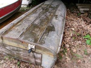 lot 133 image: Lund 14 Aluminum Fishing Boat