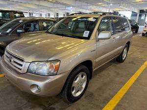 lot 8 image: 2005 Toyota Highlander Limited 4x4