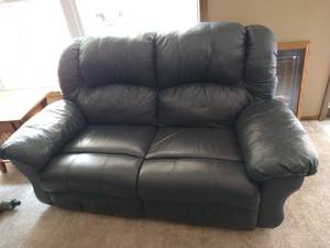 lot 4 image: Reclining Loveseat (Right Side) Like New