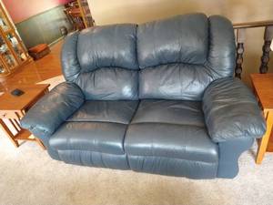 lot 6 image: Reclining Loveseat (Left Side) Like New