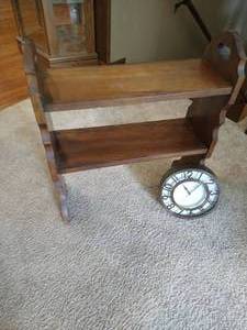 lot 10 image: Small Shelf & Wall Clock