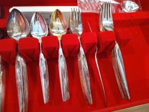 lot 15 image: Community Silver Plate Set w JFK Spoon