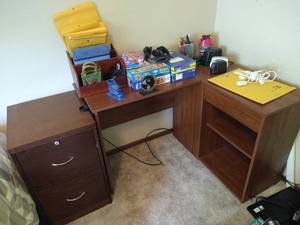 lot 25 image: Corner Desk w File Cabinet & Contents