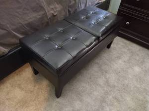 lot 52 image: Cushioned Storage Bench