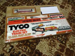 lot 81 image: Tyco Southern Express Train Set
