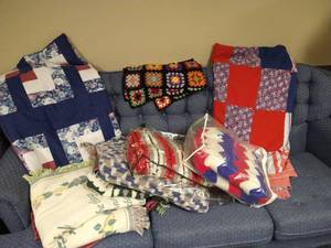 lot 109 image: Quilts, Afghans, Woven Blankets