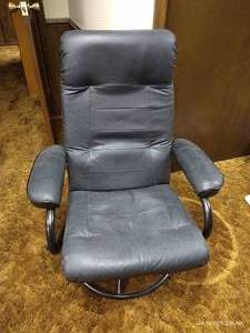 lot 117 image: Nice Office Chair