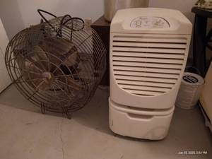 lot 131 image: Fan & Dehumidifier