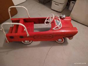 Working Vintage Metal Fire Engine Pedal Car