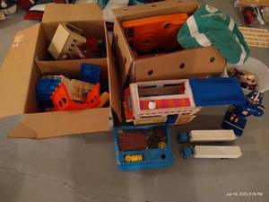 lot 151 image: Vintage Toys- Cowboys & Indians, Erector Set, Legos, Etc