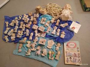 lot 160 image: Over 50 Precious Moments Ornaments