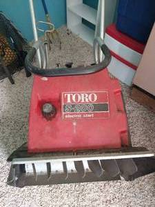lot 174 image: Toro Electric Start, Gas Snow Thrower