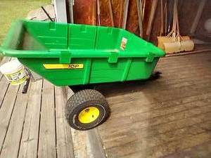 lot 182 image: John Deere Pull Behind Wagon w Dump Feature