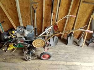lot 211 image: Briggs & Stratton Motor Garden Tiller