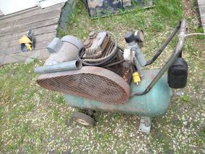 lot 219 image: Air Compressor w Different Attachments