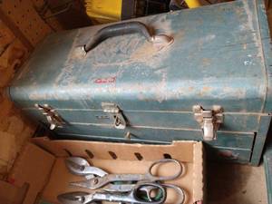 lot 243 image: Green Tool Box & Contents