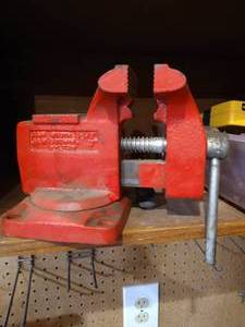 lot 246 image: 3 Wilton Vise