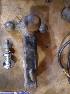 lot 264 image: Ball Hitches