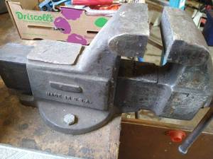 lot 274 image: Bench Vise