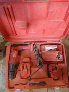 lot 283 image: Milwaukee Power Drill w Charger & Batteries