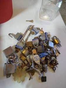 lot 370 image: Container of Locks & Keys