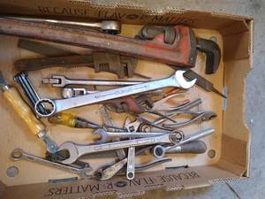 lot 379 image: Flat of Tools w 24 Pipe Wrench