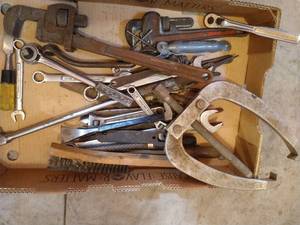 lot 380 image: Flat of Tools