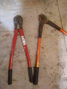 lot 385 image: Bolt & Pipe Cutter