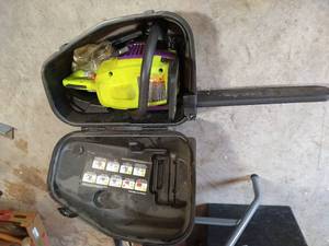 lot 391 image: Poulan 40 CC 18 Chainsaw