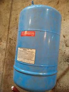 lot 420 image: Hydro Pneumatic Pump Tank