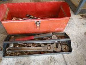 lot 421 image: Toolbox w Contents