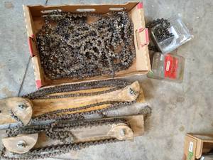 lot 444 image: Box of Chainsaws Chains