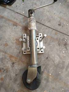 lot 449 image: Swing Back 1000lb Trailer Jack